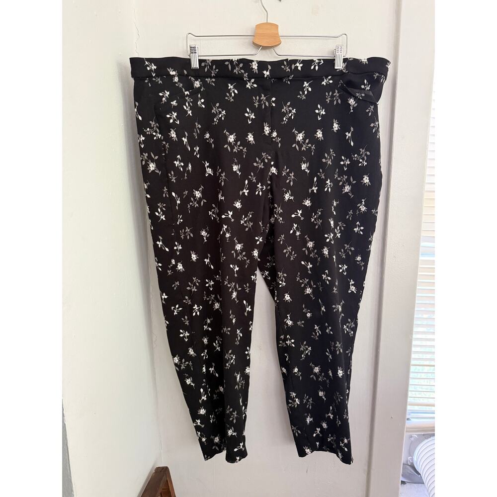 Lane Bryant Floral Cropped Pants | Size 28